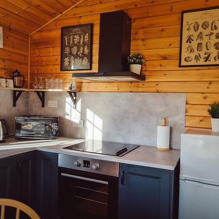 Cabins At Old Pier House Fort Augustus Room photo