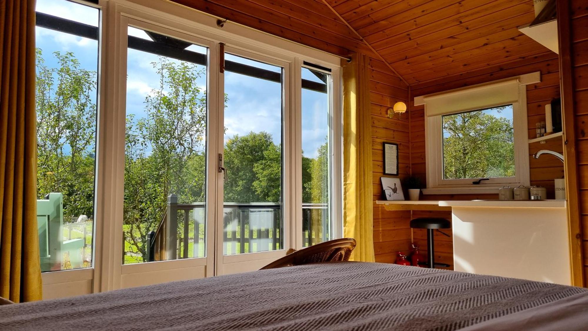 Cabins At Old Pier House Fort Augustus Room photo