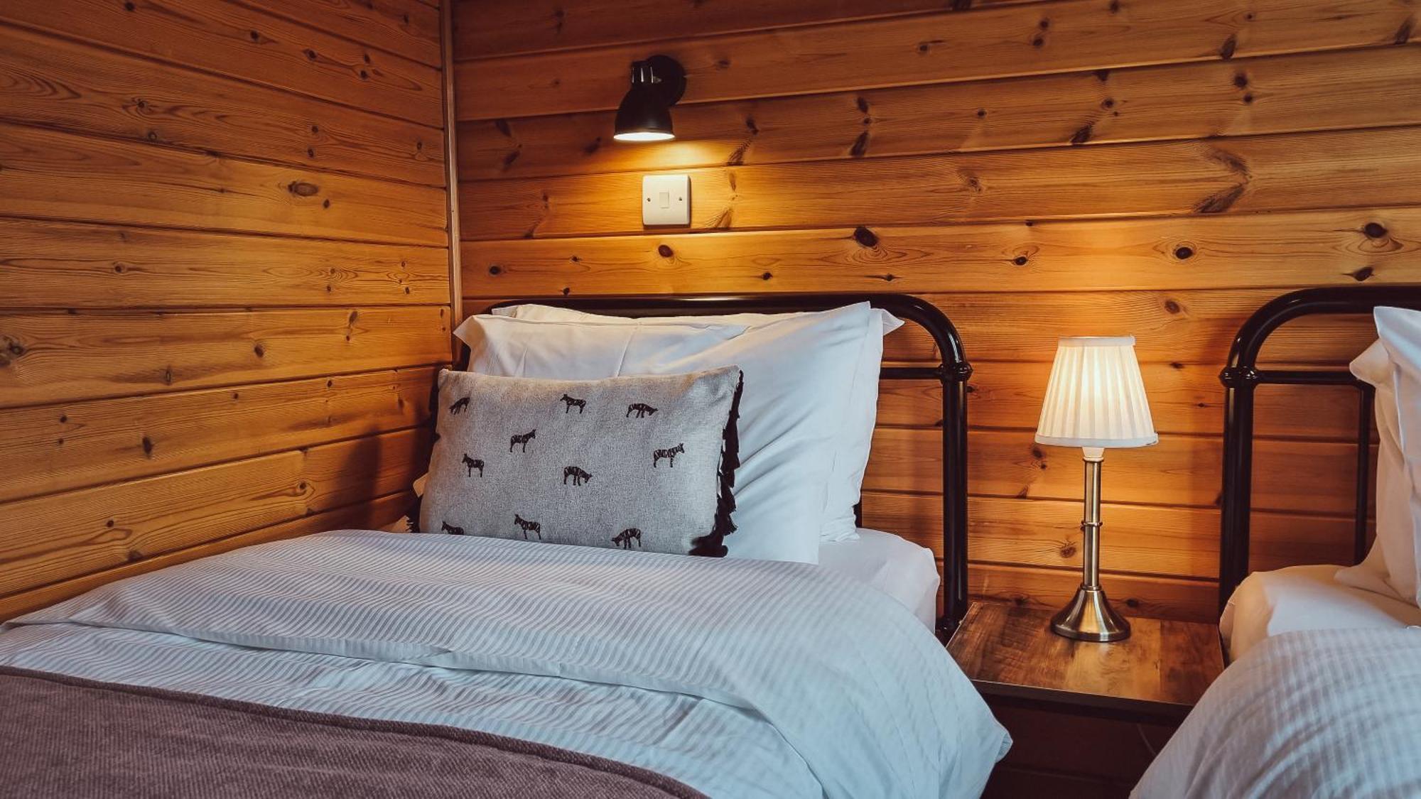 Cabins At Old Pier House Fort Augustus Room photo