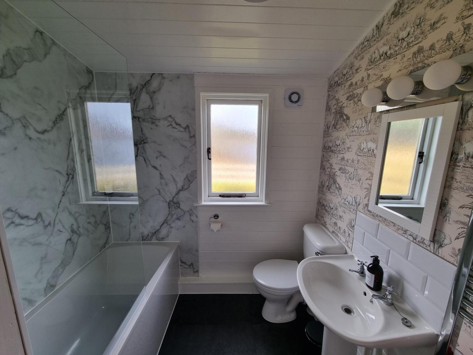 Cabins At Old Pier House Fort Augustus Room photo