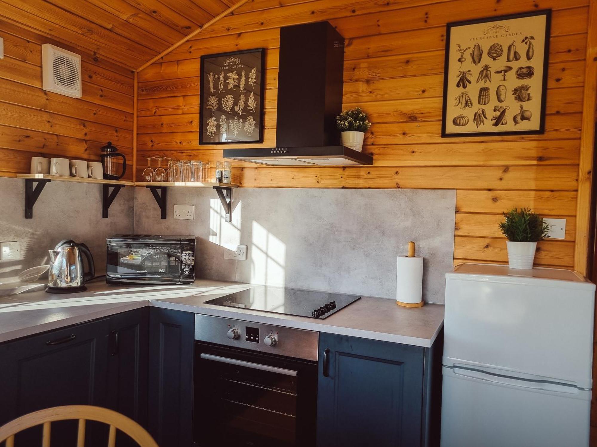 Cabins At Old Pier House Fort Augustus Room photo